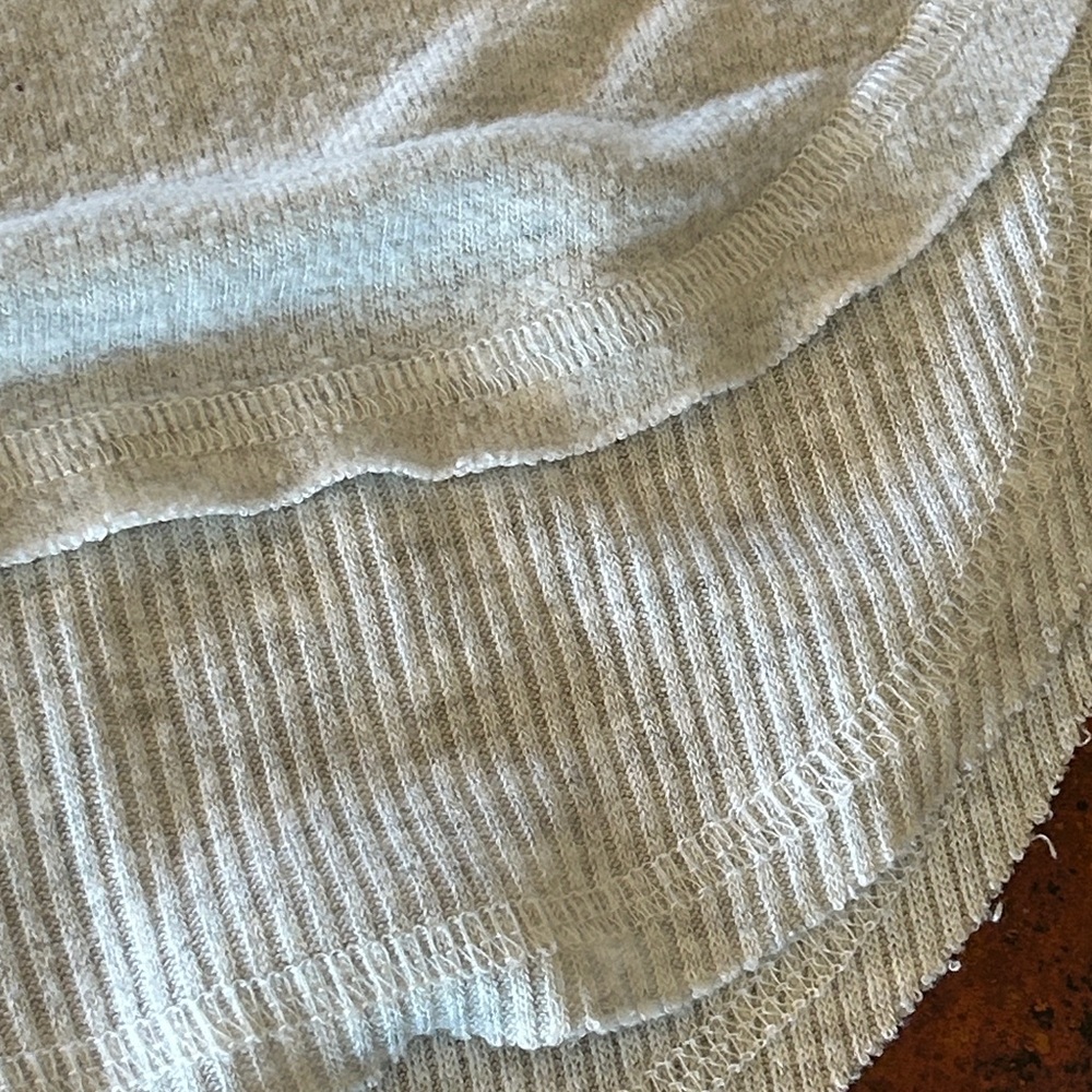 Surf Style lightweight top. - Picture 4 of 4